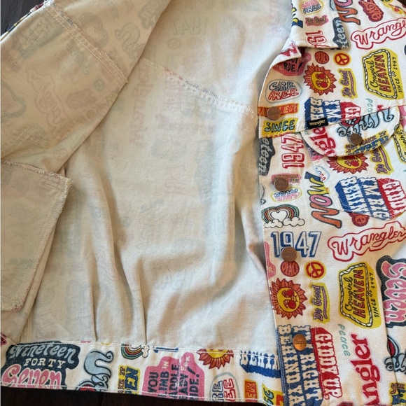 Wrangler Women’s Multi-Colored Pattern Denim Jacket - Picture 7 of 11